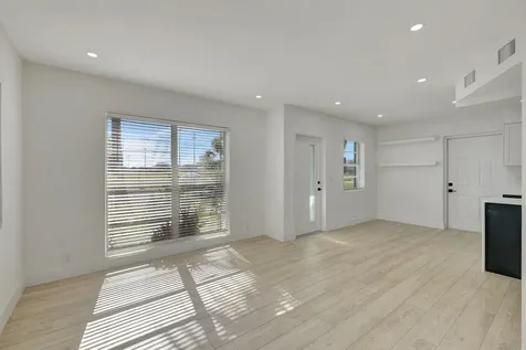 325 E Decarie Street Delray Beach FL 33444
