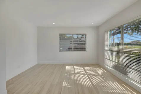 325 E Decarie Street Delray Beach FL 33444