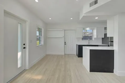 325 E Decarie Street Delray Beach FL 33444