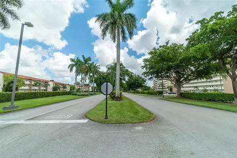 681 S Hollybrook Drive Pembroke Pines FL 33025