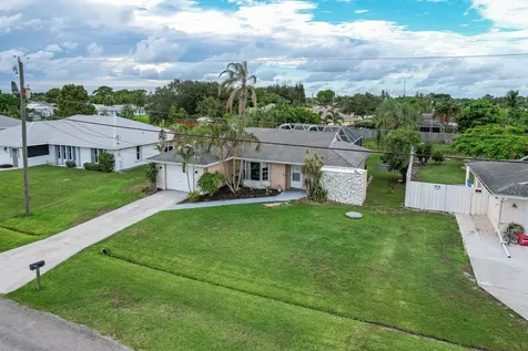 2349 Se Avalon Road Port Saint Lucie FL 34952
