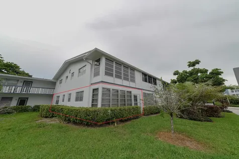 53 Lyndhurst Deerfield Beach FL 33442