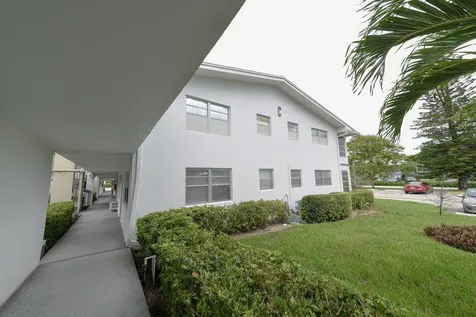 53 Lyndhurst Deerfield Beach FL 33442