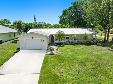 573 Alamanda Avenue Sebastian FL 32958