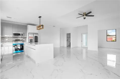 1806 Ne 21st Place Cape Coral FL 33909