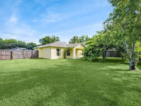 5323 Nw Perez Court Port Saint Lucie FL 34983