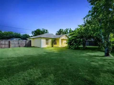 5323 Nw Perez Court Port Saint Lucie FL 34983