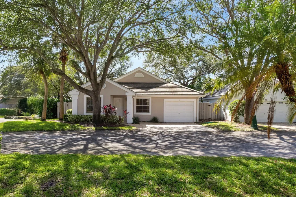 15 Admirals Court Palm Beach Gardens FL 33418