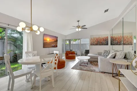 15 Admirals Court Palm Beach Gardens FL 33418