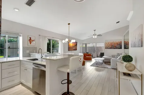 15 Admirals Court Palm Beach Gardens FL 33418