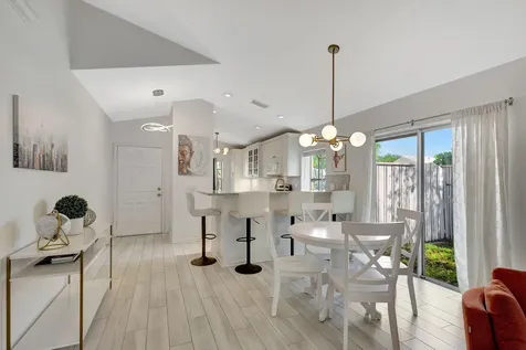15 Admirals Court Palm Beach Gardens FL 33418