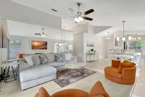 15 Admirals Court Palm Beach Gardens FL 33418