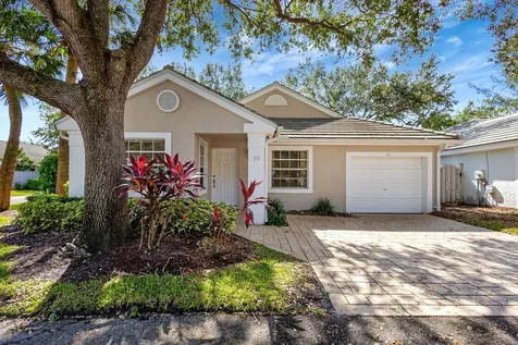 15 Admirals Court Palm Beach Gardens FL 33418