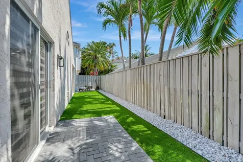 15 Admirals Court Palm Beach Gardens FL 33418