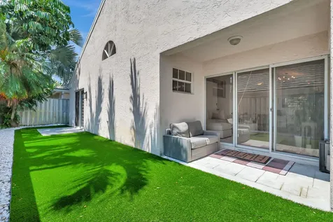 15 Admirals Court Palm Beach Gardens FL 33418