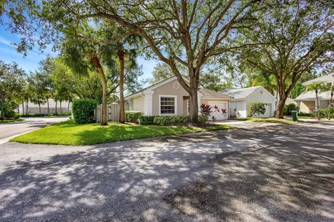 15 Admirals Court Palm Beach Gardens FL 33418