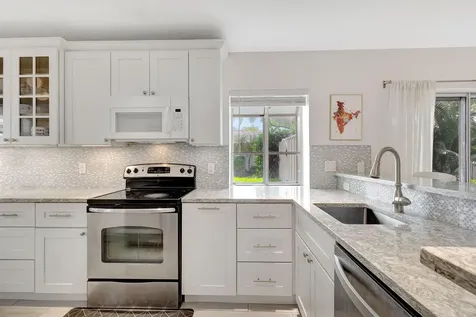 15 Admirals Court Palm Beach Gardens FL 33418