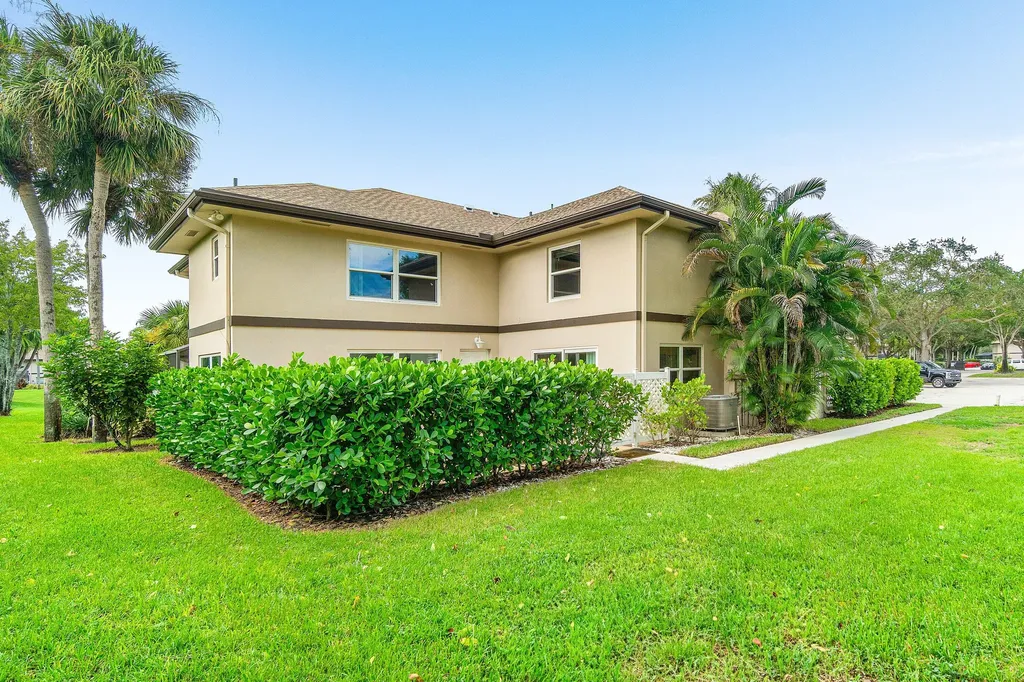 43 Essex Court Royal Palm Beach FL 33411
