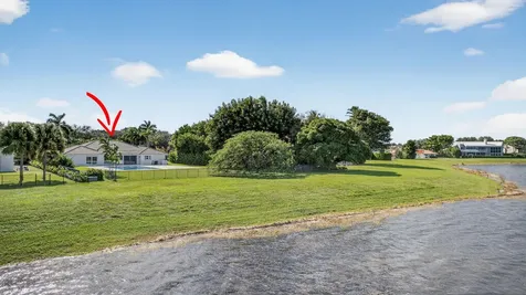 8 Woodbrook Circle West Palm Beach FL 33401