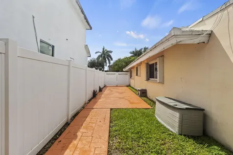 2741 Ne 8th Court Pompano Beach FL 33062