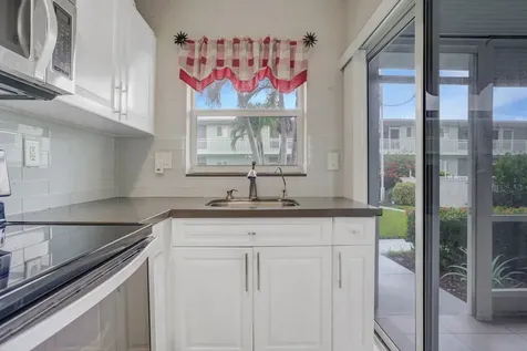 2100 Ne 38th Street Lighthouse Point FL 33064