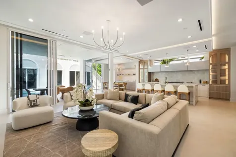 812 Palm Trail Delray Beach FL 33483