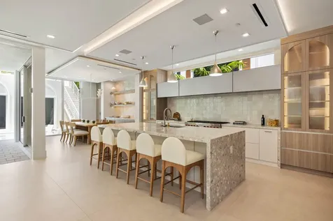 812 Palm Trail Delray Beach FL 33483