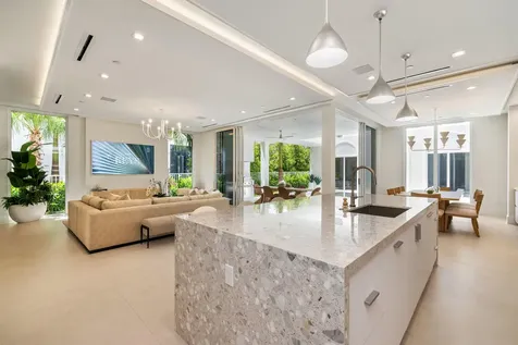 812 Palm Trail Delray Beach FL 33483