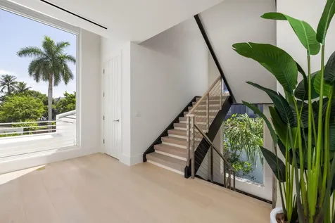 812 Palm Trail Delray Beach FL 33483