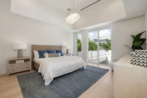 812 Palm Trail Delray Beach FL 33483