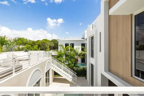 812 Palm Trail Delray Beach FL 33483