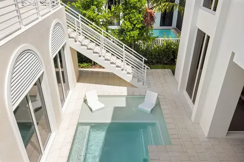 812 Palm Trail Delray Beach FL 33483