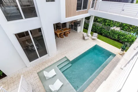 812 Palm Trail Delray Beach FL 33483