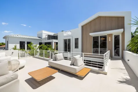 812 Palm Trail Delray Beach FL 33483