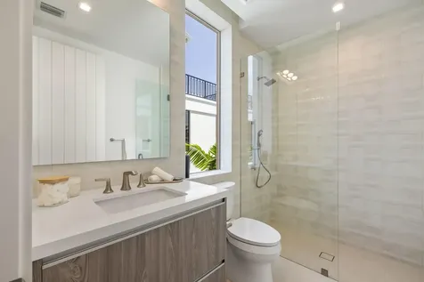 812 Palm Trail Delray Beach FL 33483