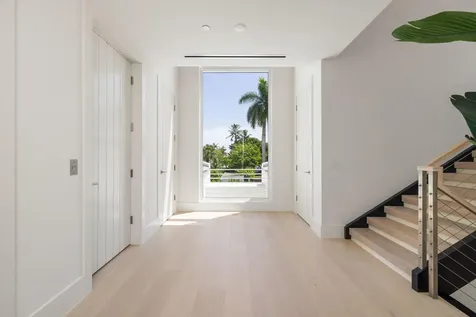 812 Palm Trail Delray Beach FL 33483