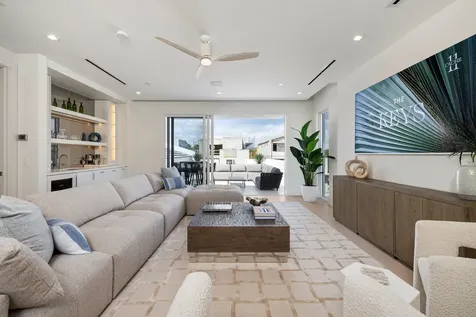 812 Palm Trail Delray Beach FL 33483