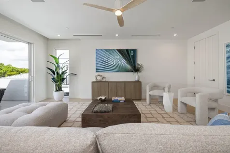 812 Palm Trail Delray Beach FL 33483
