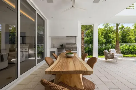 812 Palm Trail Delray Beach FL 33483