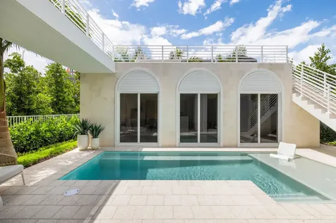 812 Palm Trail Delray Beach FL 33483