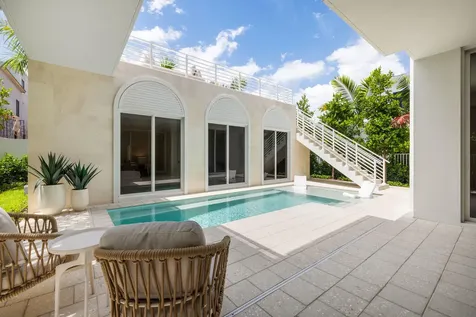 812 Palm Trail Delray Beach FL 33483