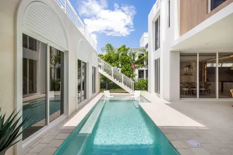 812 Palm Trail Delray Beach FL 33483