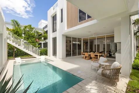 812 Palm Trail Delray Beach FL 33483