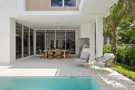812 Palm Trail Delray Beach FL 33483