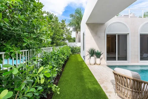 812 Palm Trail Delray Beach FL 33483