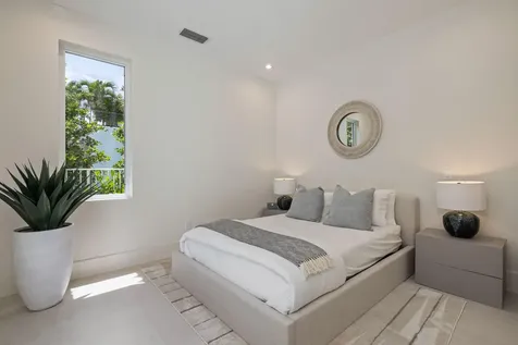 812 Palm Trail Delray Beach FL 33483