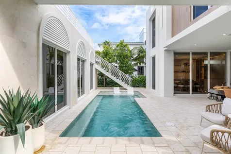 812 Palm Trail Delray Beach FL 33483