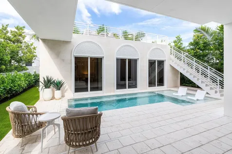 812 Palm Trail Delray Beach FL 33483