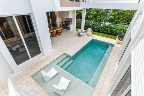 812 Palm Trail Delray Beach FL 33483