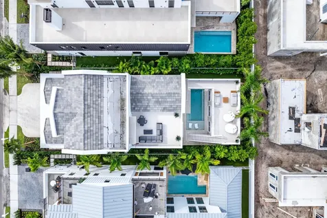 812 Palm Trail Delray Beach FL 33483